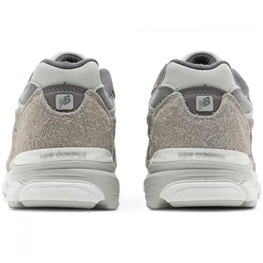 NEW BALANCE 990v3 x Levis Elephant Skin