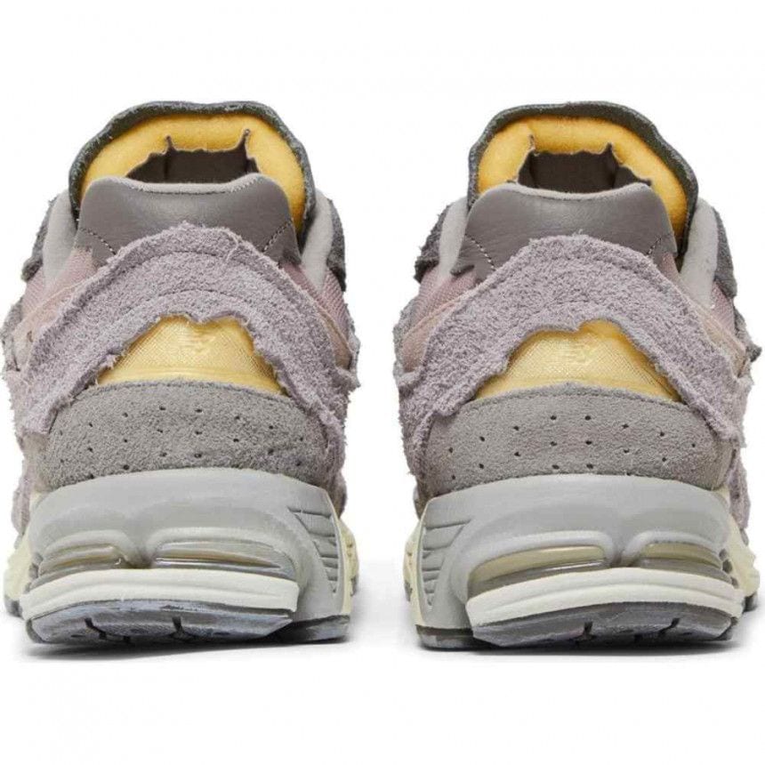 NEW BALANCE 2002R LUNAR NY