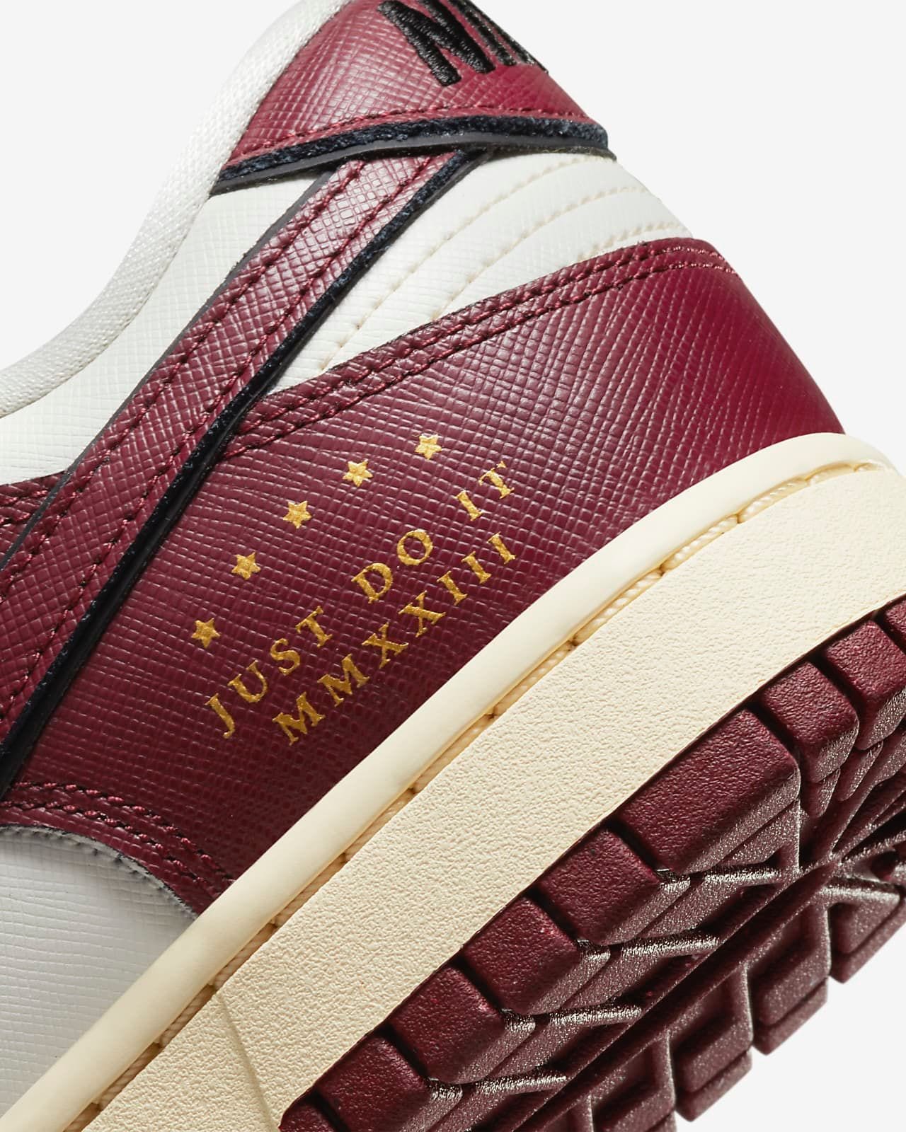 NIKE Dunk Low SE WMNS Just Do It Sail Team Red