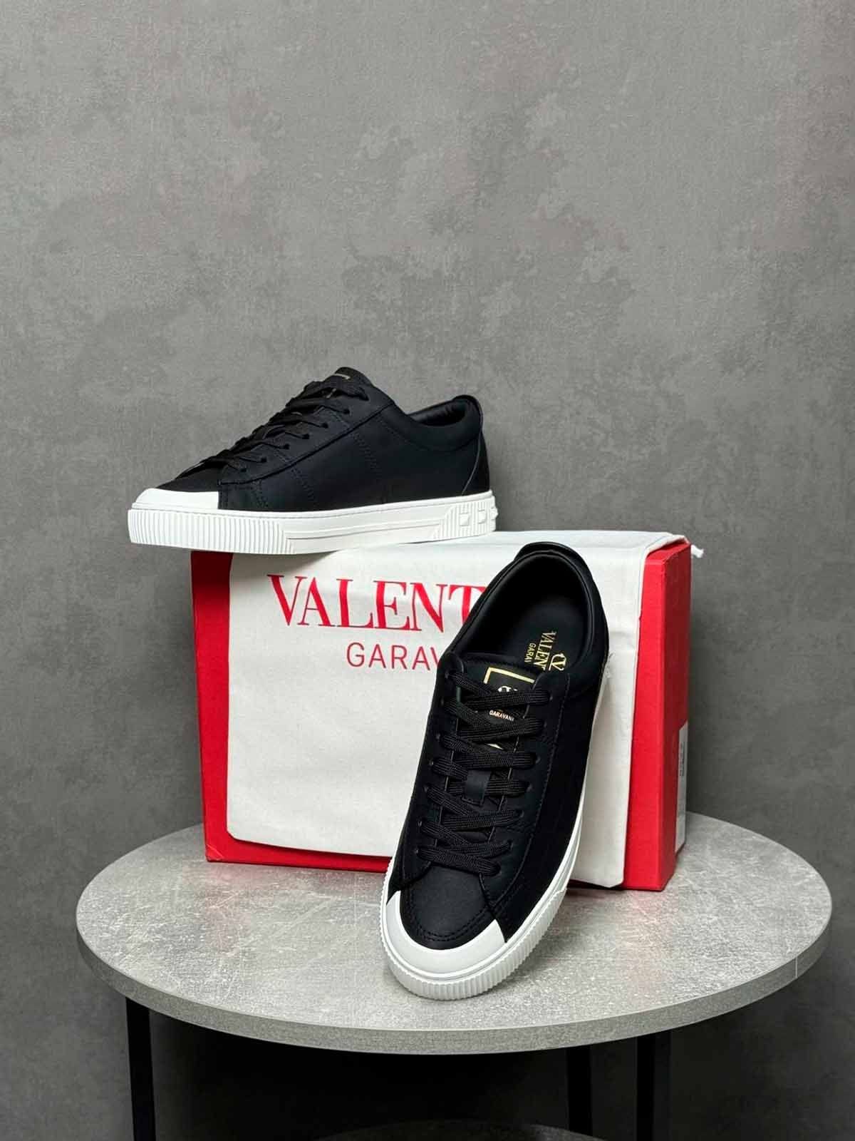 Valentino Кеды из кожи Черный