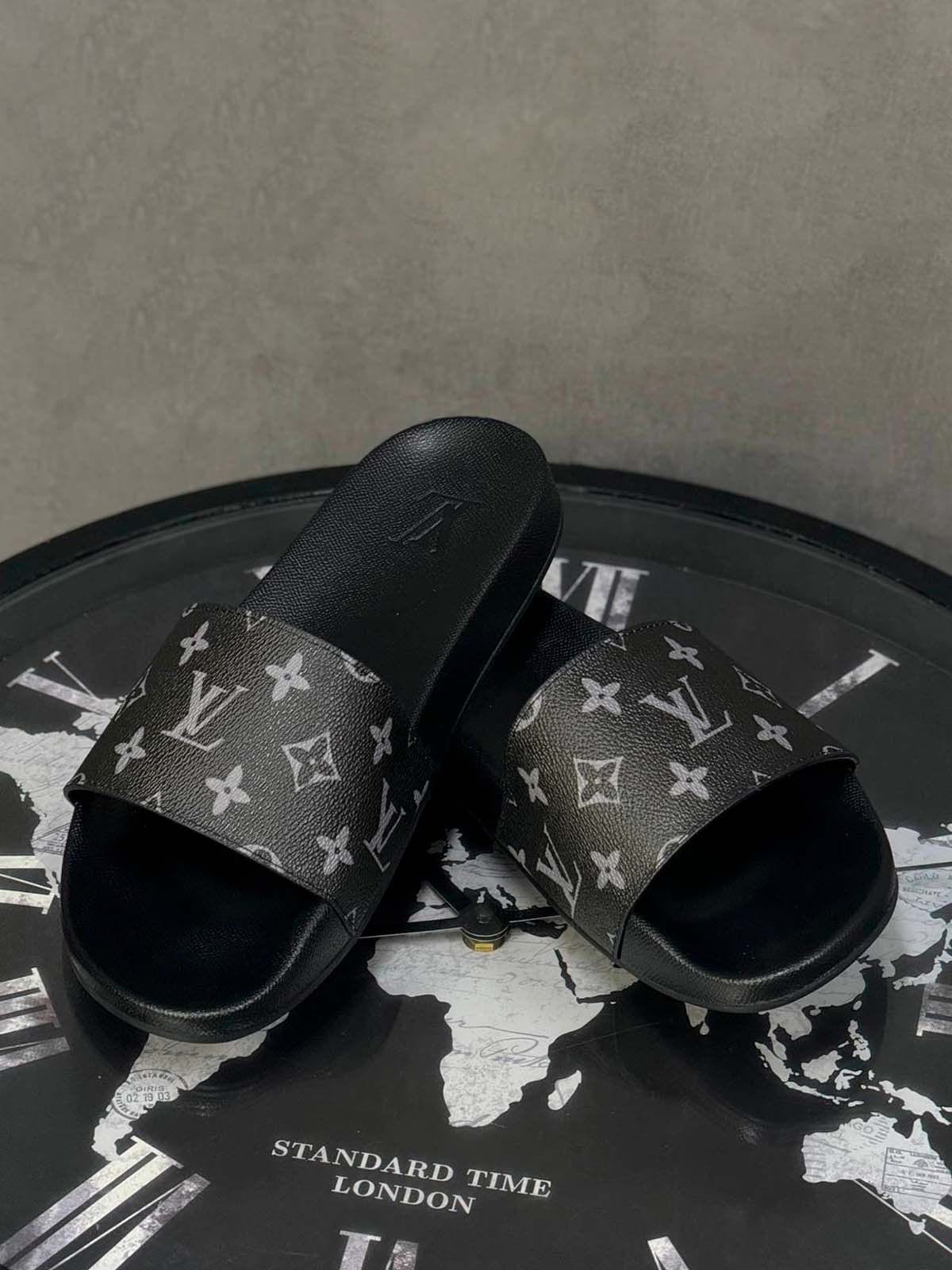 Louis Vuitton Шлепанцы из канвы Серый